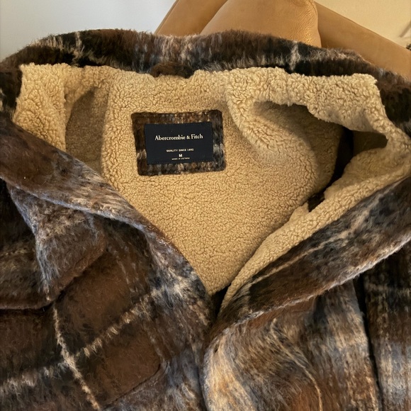 Abercrombie & Fitch Sherpa-Lined Shirt Jacket (Shacket) - Picture 3 of 3
